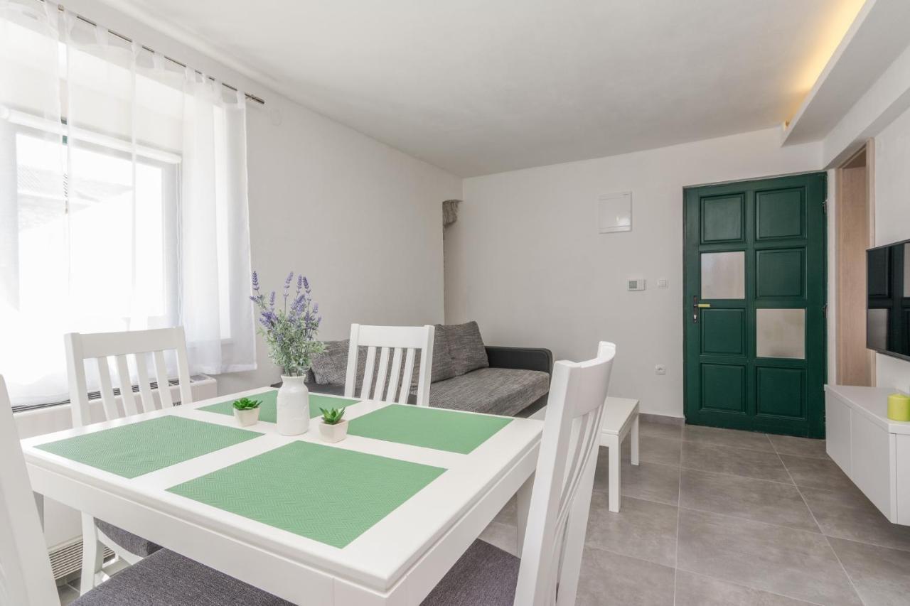 Apartmani Mustaca Dvori Privlaka  Exterior foto