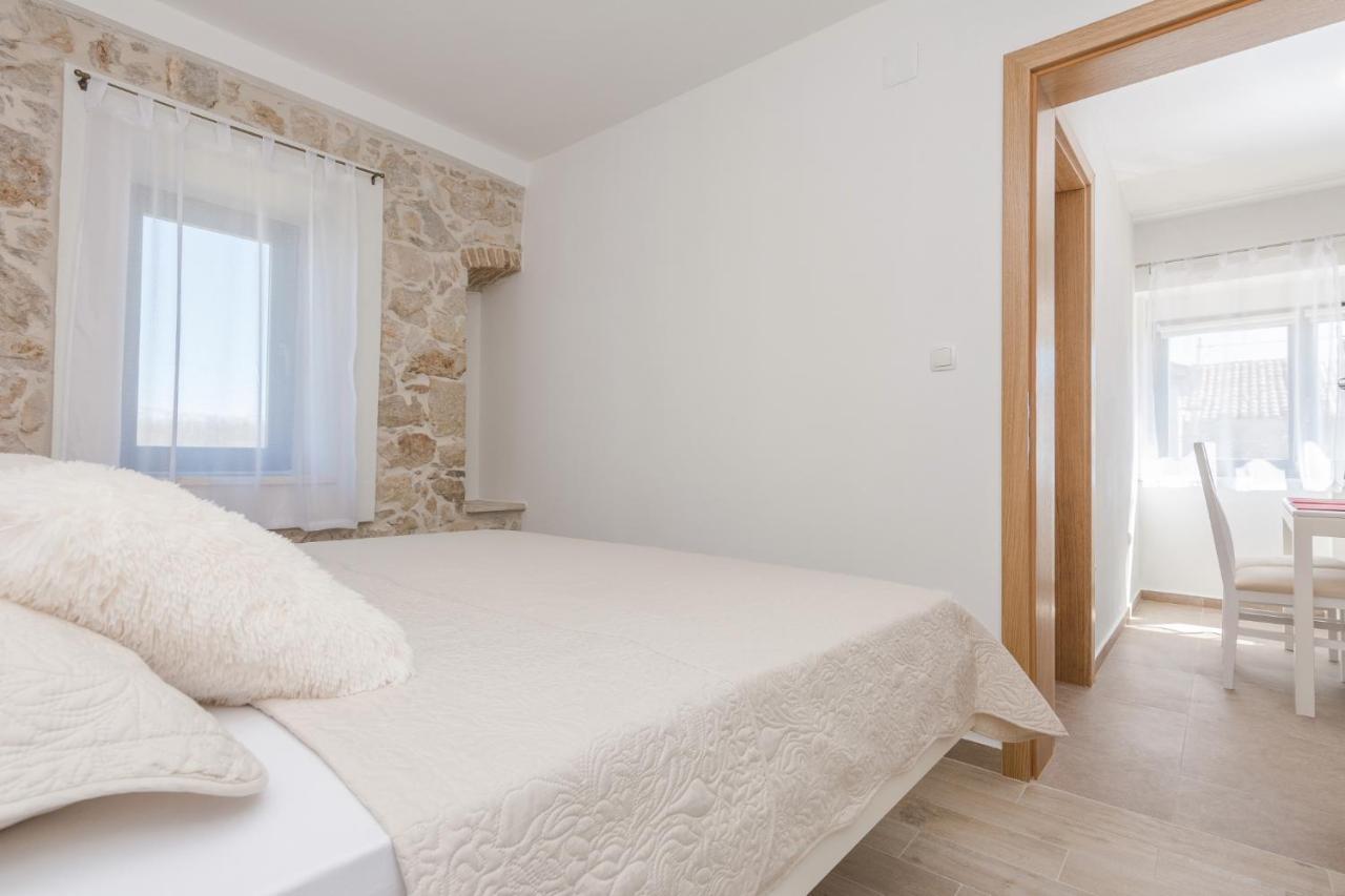 Apartmani Mustaca Dvori Privlaka  Exterior foto